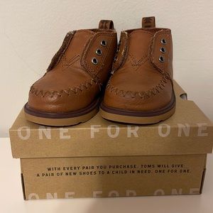Toms toddler leather shoe